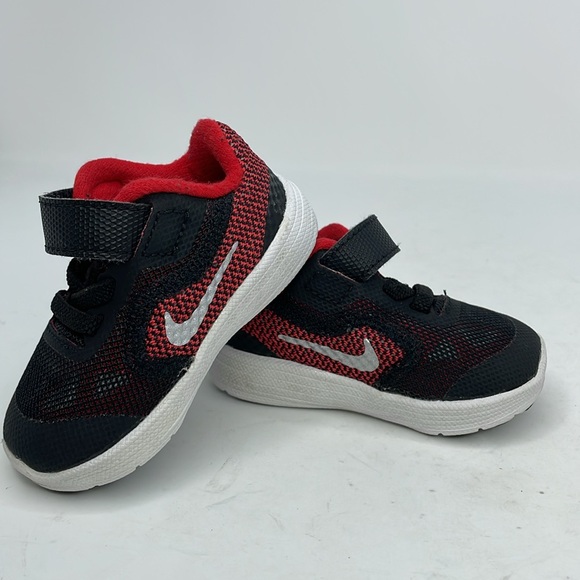 NWOT Nike Revolution 3 Toddler Sneakers Size 3C Color Red/Black - Picture 2 of 10